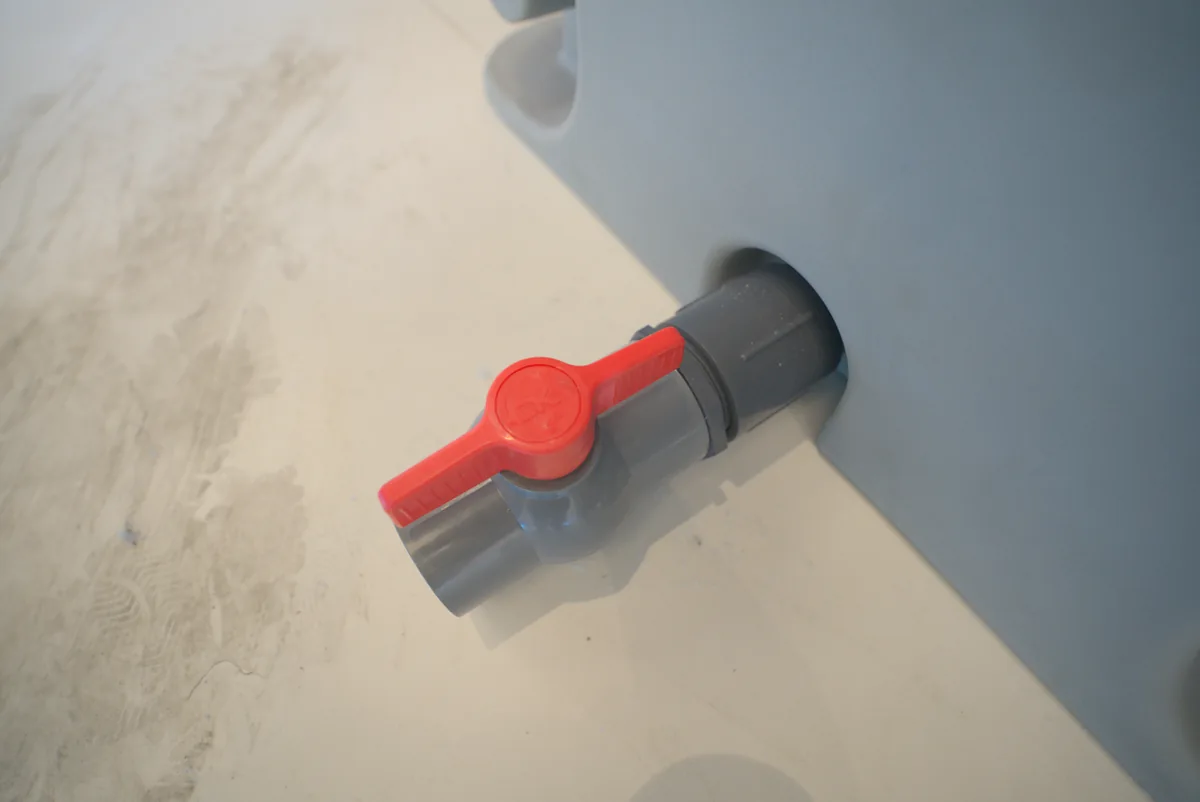 Нижнее подключение · Детали арматуры